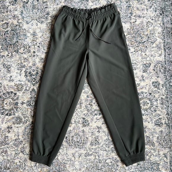 Athleta Pants - Athleta Metropolis Jogger, size 2